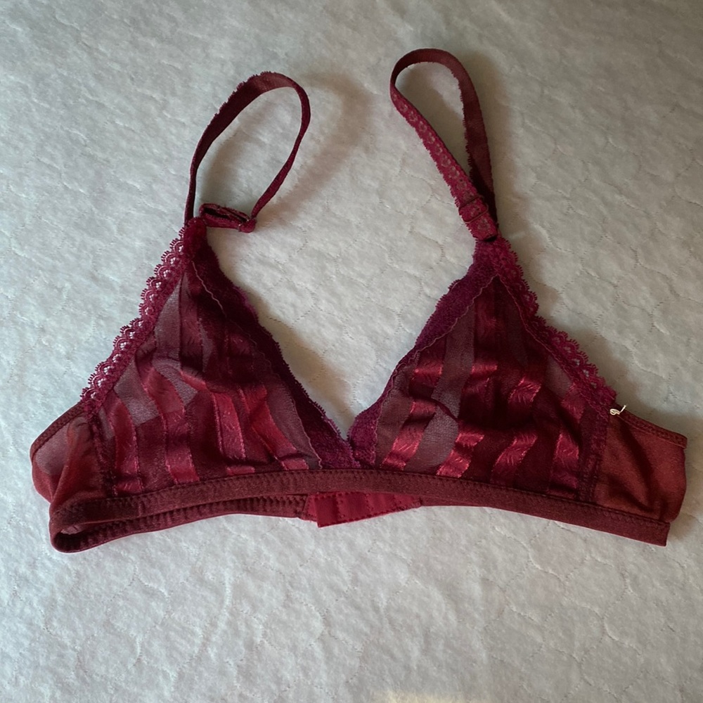 VINTAGE LILY OF FRANCE “GLORIA FALLA “ BRA SIZE 32B